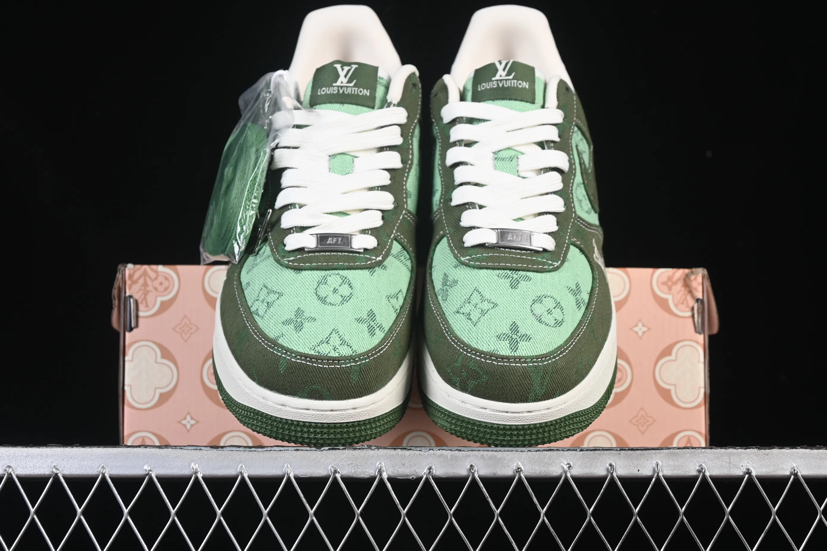 All categories Nk Air Force 1 Air Force series Nk Air Force 1 Low Air Force low top Nike Air Force 1'07 Low joint light green dark green Air Force 1 low top casual sneakers YF9511-822